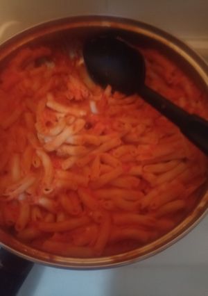 Una foto de Sopa de macarrones con salsa de jitomate🍅😋