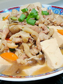 菇菇肉絲燴豆腐 的食譜成品照片