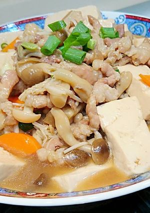 菇菇肉絲燴豆腐 的食譜成品照片