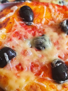 صورة لوصفة ميني بيتزا 🍕🍕 اقتصادية بدون لحوم 🤤🤤