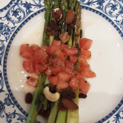 Espárragos verdes con vinagreta templada de tomate 🍅-image