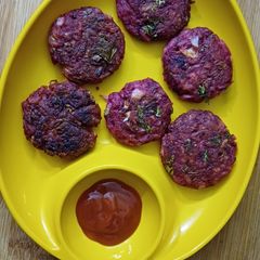 A picture of Beetroot poha cutlet.