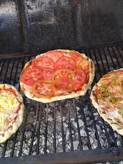 Una foto de Pizzas a la parrilla 👍🍕
