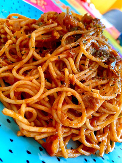 Una foto de Espaguetis con verduras y atún