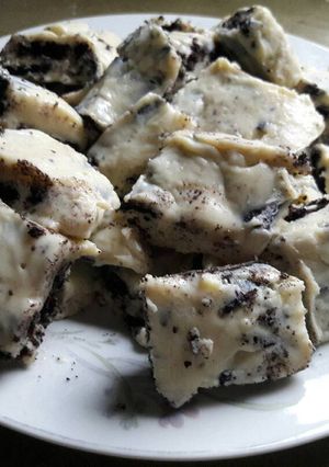 Una foto de Bocaditos de chocolate blanco y oreo