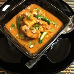 A picture of Thai Panang Paneer Curry.