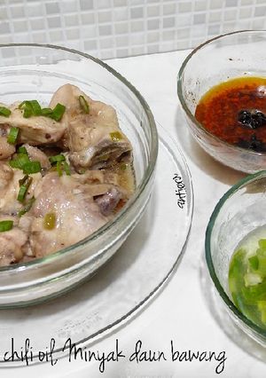 Foto resep Ayam Kukus, Garlic chili oil, Minyak daun bawang