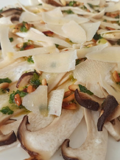 Una foto de Carpaccio de Boletus