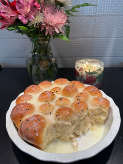 A picture of Yemeni Honeycomb Bread.