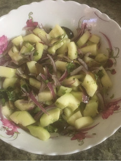 Una foto de Ensalada de pepino y aceitunas