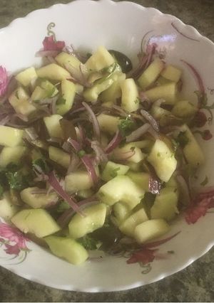 Una foto de Ensalada de pepino y aceitunas