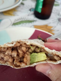Foto principal de Burritos fáciles con carne picada y aguacate