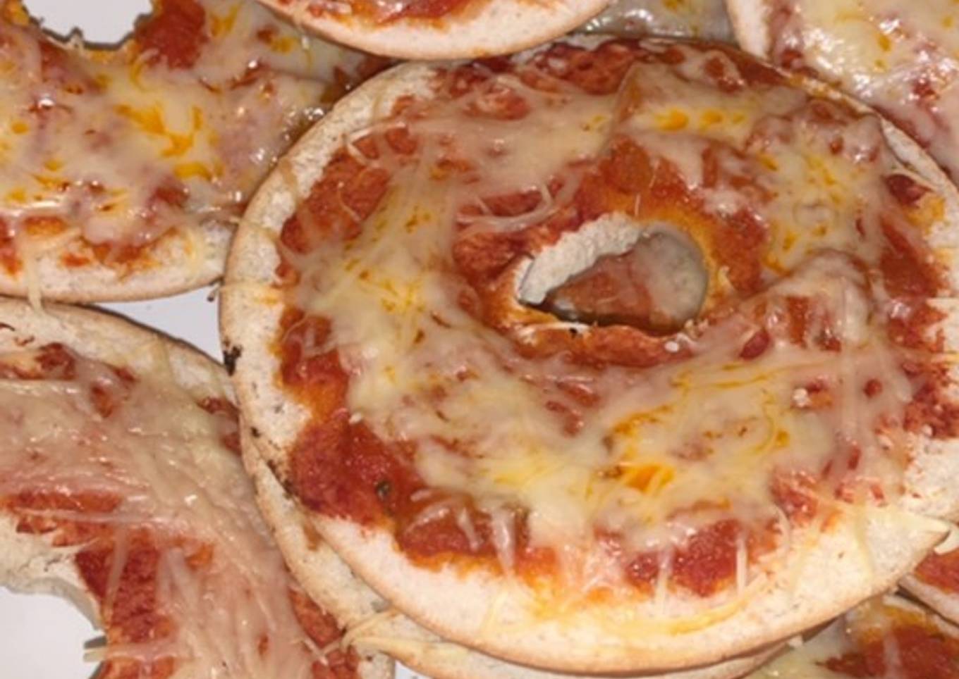 Bagel pizza
