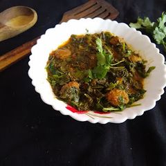 A picture of Soya chunks spinach curry.