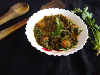 Soya chunks spinach curry