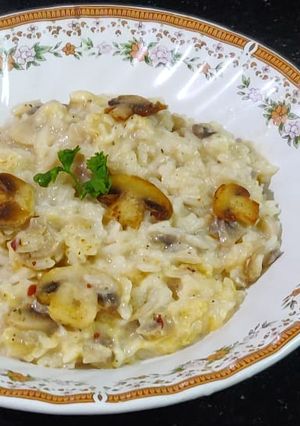 A picture of Creamy Mushroom Risotto.