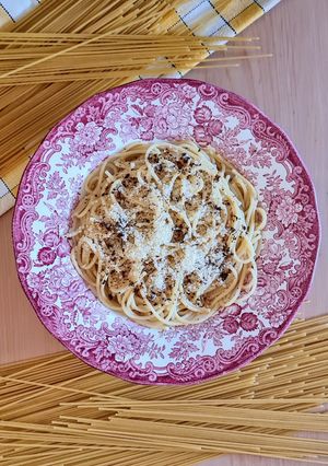 Una foto de Fideos secos spaghetti con queso Mascarpone casero a las hierbas Caprese