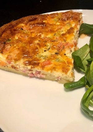 Une photo de Quiche sans pâte aux poivrons, tomates et lardons