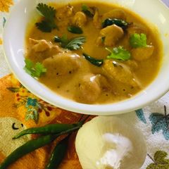 A picture of Kadhi pakora.