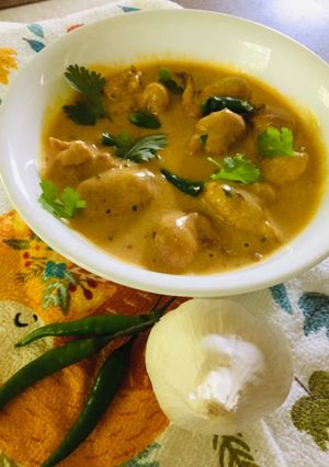 A picture of Kadhi pakora.