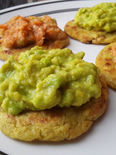 Una foto de Arepas de plátano verde🍘🥑🥕