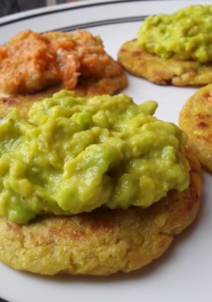 Una foto de Arepas de plátano verde🍘🥑🥕