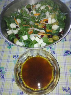 Una foto de Ensalada de espinacas y queso