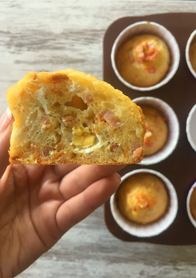 Una foto de Muffins salados de bacon y queso para niños y fiestas 🥳