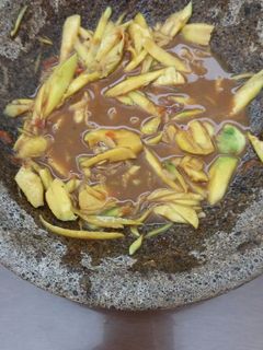 Foto resep sambel pencit(mangga muda) petis bawean