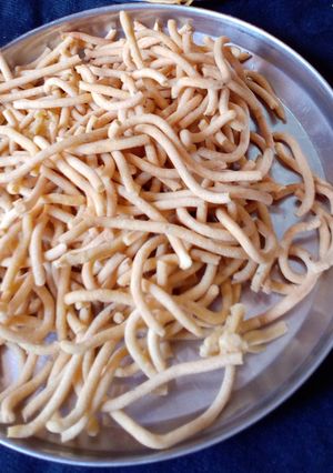 ગાઠીયા (gathiya recipe in Gujarati) રેસીપી મુખ્ય ફોટો