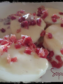 Una foto de Huevos con bechamel