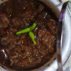 A picture of Dumbay ki karhai with black pepper.