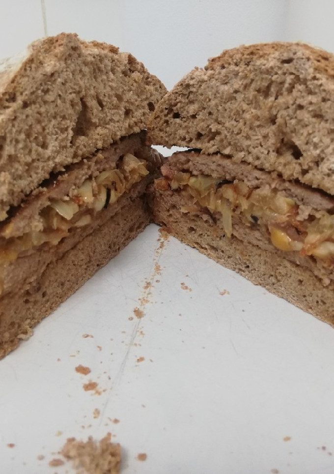 Una foto de Hamburguesa rellena. Doble cheese bacon