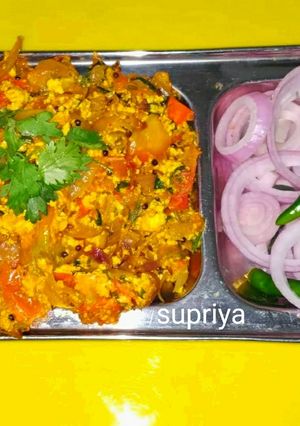 A picture of Dhaba style carrot paneer burji.
