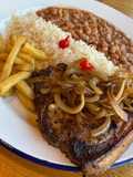 Bife acebolado