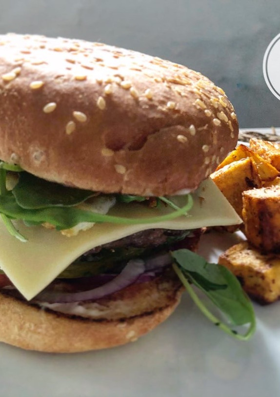 Una foto de 🍔 Hamburguesa a la parrilla 🍔