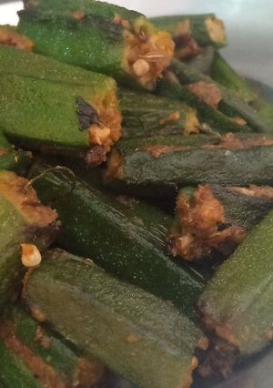 A picture of Bharwan bhindi stuffed okra.