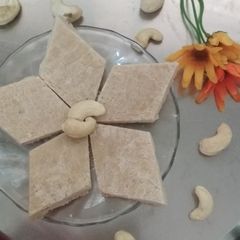 A picture of Kaju katli.