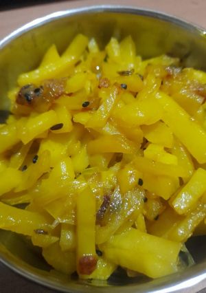 আলুর চচ্চড়ি (aloor chorchori recipe in Bengali) রেসিপির প্রধান ছবি