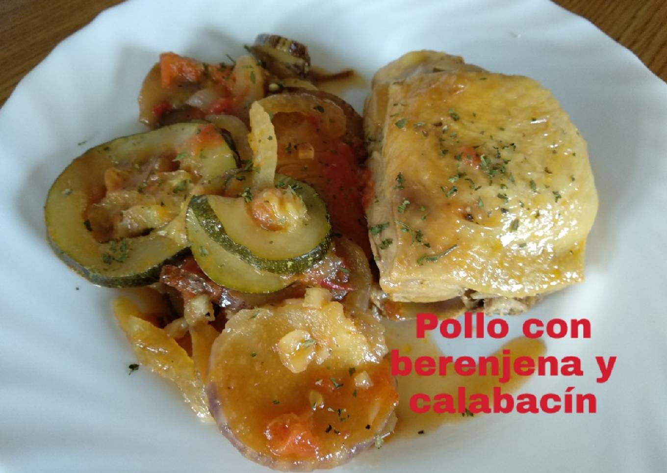 Pollo con berenjena y calabacín