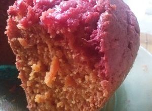 Una foto de Torta de remolacha y naranja