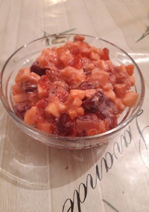Tejfölös gyümölcs saláta gyümölcs zselével recept fotója