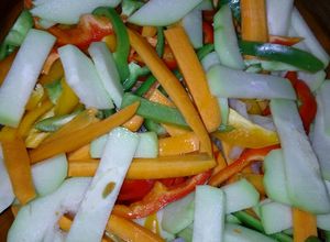 Una foto de Tiritas de vegetales sofritos para comer sano a la Mario, s