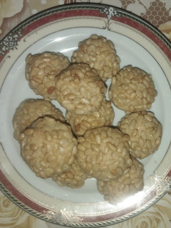 Una foto de Piñonates,“panellets“