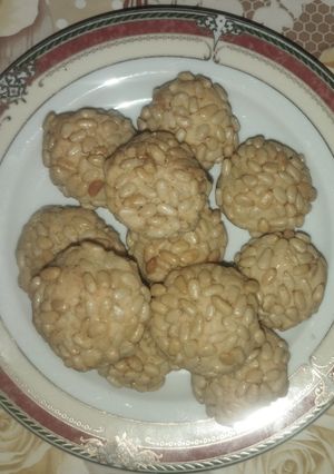 Una foto de Piñonates,“panellets“