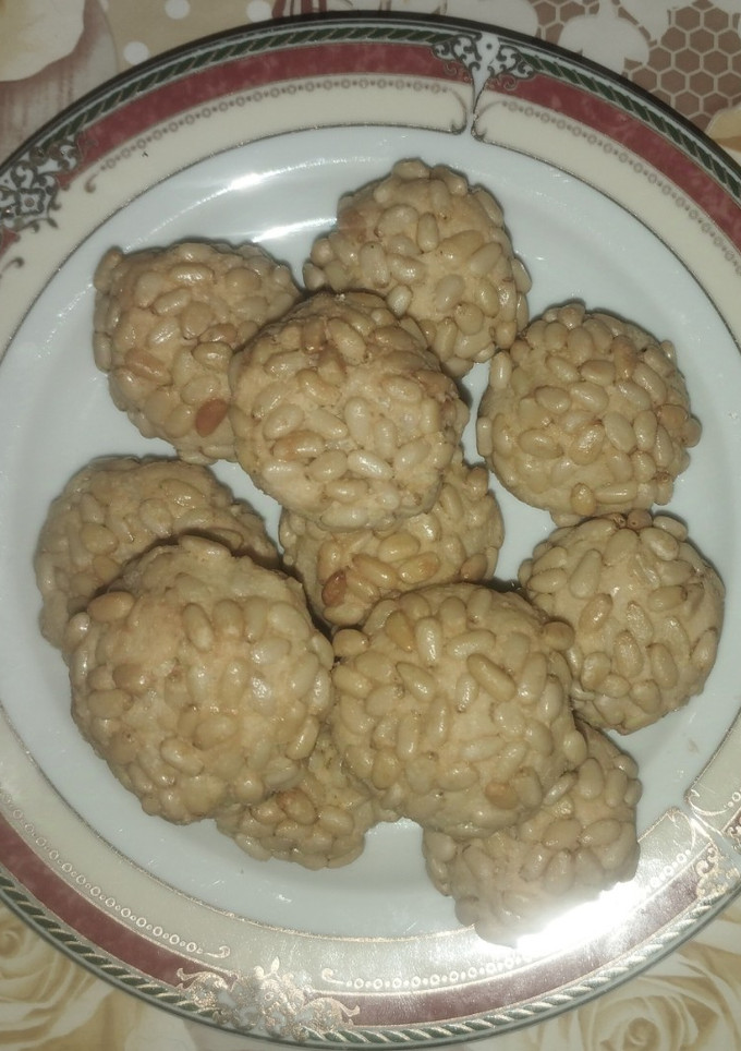 Una foto de Piñonates,“panellets“