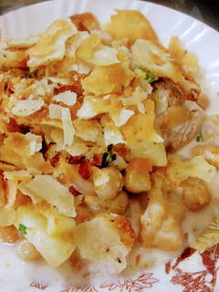 A picture of Dahi Phulki Papri Chaat.
