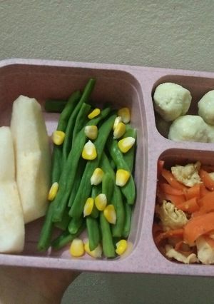 Hình của món Bữa trưa #14 khoai viên dừa,thịt xào cà rốt,đỗ luộc,...
