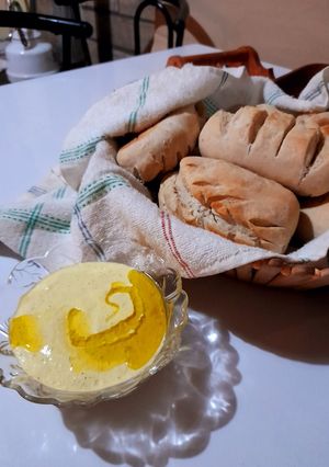 Una foto de Pan de "madrugada" y salsa tártara casera