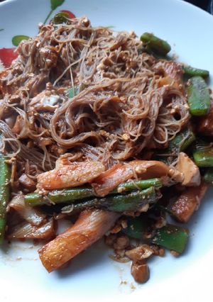 A picture of Easy green beans, surimi and tofu stir fry.